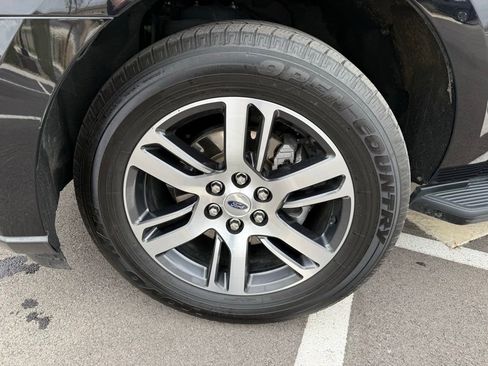 Used 2024 Ford Expedition Limited image 9