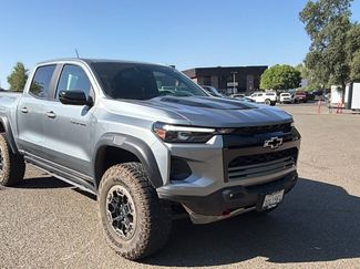 Used 2025 Chevrolet Colorado ZR2 w/ Technology Package AWD/4WD video 3