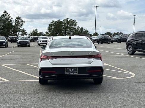 New 2025 Hyundai Elantra Limited w/ Cargo Package image 17