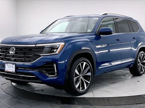 Used 2025 Volkswagen Atlas SEL Premium R-Line image 2