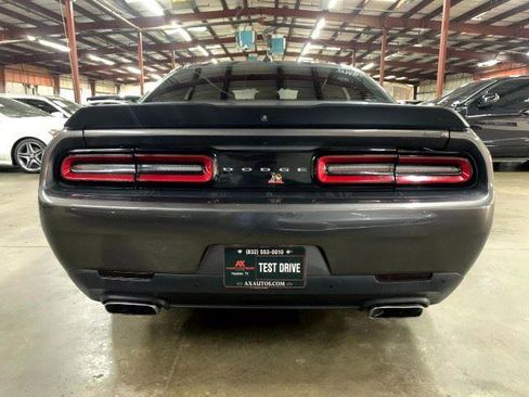 Used 2018 Dodge Challenger R/T Scat Pack w/ Leather Interior Group RWD image 5