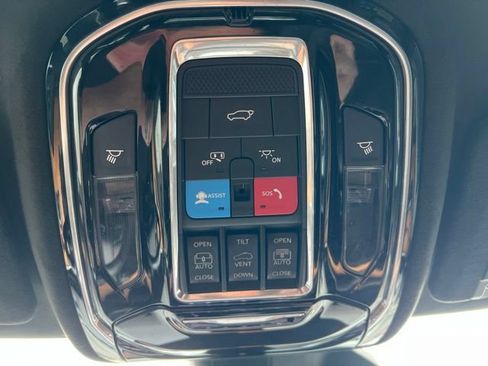 Used 2023 Jeep Grand Cherokee Summit AWD/4WD image 6