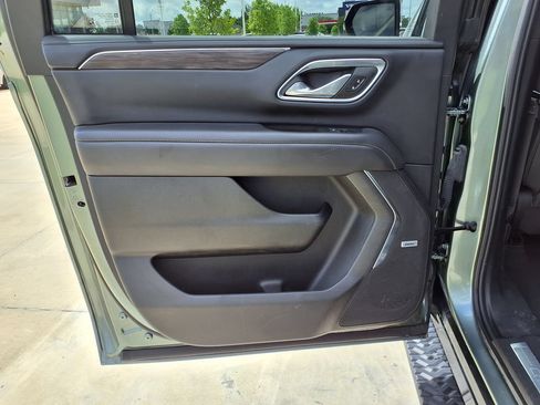 Used 2024 Chevrolet Suburban Z71 w/ Luxury Package AWD/4WD image 18