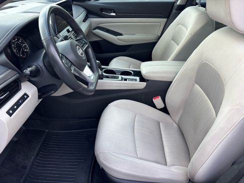 Used 2024 Nissan Altima 2.5 SV w/ SV Premium Package FWD image 8
