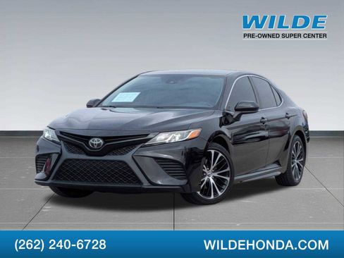 Used 2020 Toyota Camry SE image 1