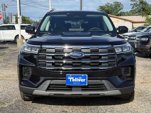 New 2026 Ford Explorer Active RWD image 3