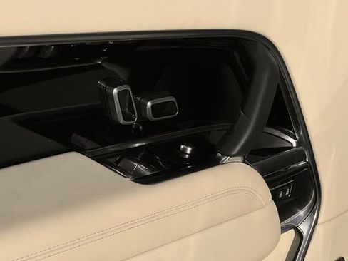 Used 2025 Land Rover Range Rover Long Wheelbase Autobiography image 20