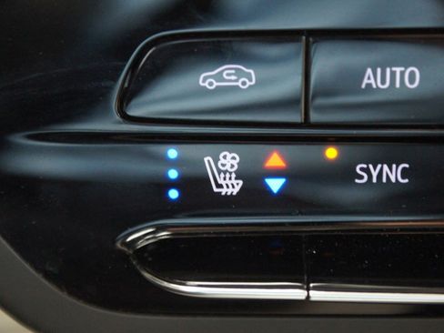 Used 2023 Buick Envision Avenir AWD/4WD image 9