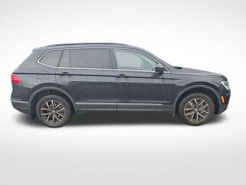 Used 2020 Volkswagen Tiguan SE w/ Panoramic Sunroof Package image 8