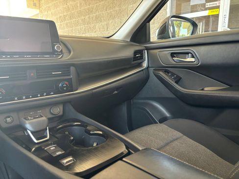 Used 2025 Nissan Rogue SV FWD image 43