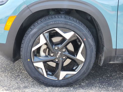 Certified 2024 Kia Seltos EX FWD image 9