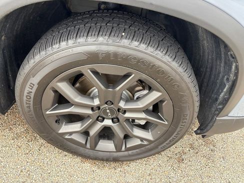 Used 2023 Honda Pilot Touring image 4