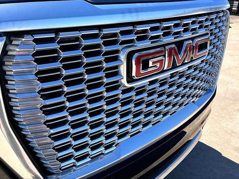 Used 2022 GMC Yukon XL Denali image 30