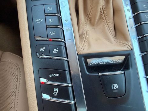 Used 2015 Porsche Macan S w/ Premium Package Plus image 33