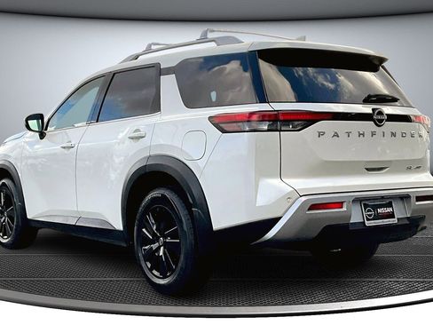 Used 2023 Nissan Pathfinder SL image 4