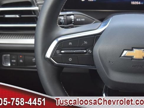 Used 2025 Chevrolet Traverse LT w/ LPO, Floor Liner Package FWD image 30