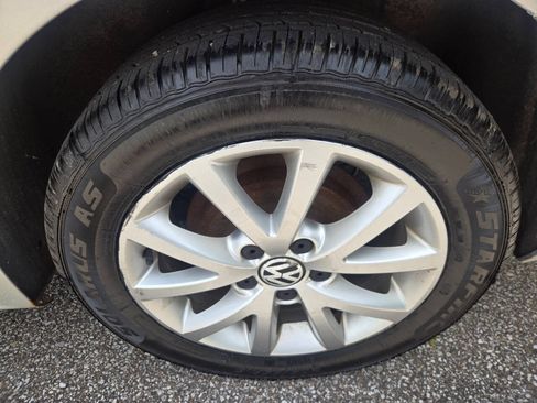 Used 2011 Volkswagen Jetta SE FWD image 38
