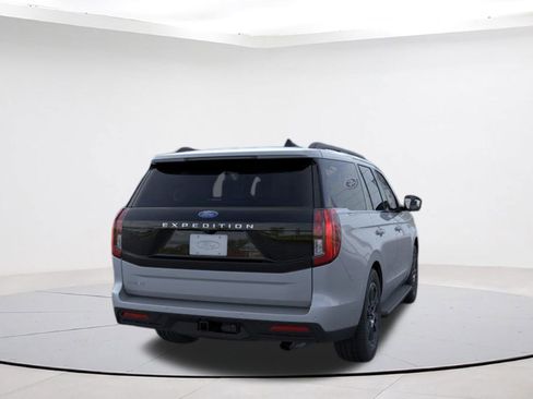 New 2025 Ford Expedition Active image 8