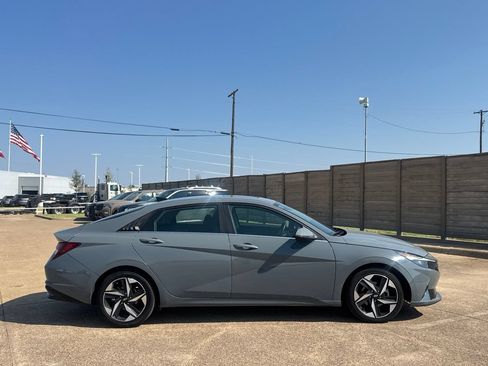 Used 2022 Hyundai Elantra SEL w/ Convenience + Premium Package FWD image 25