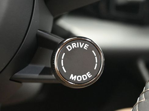 New 2025 Porsche Macan Turbo Electric image 18