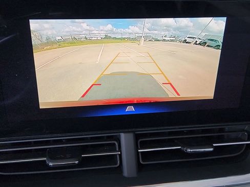 Used 2025 Chevrolet Trax LT image 18