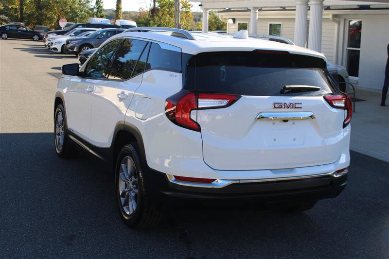 Used 2024 GMC Terrain SLT AWD/4WD image 5