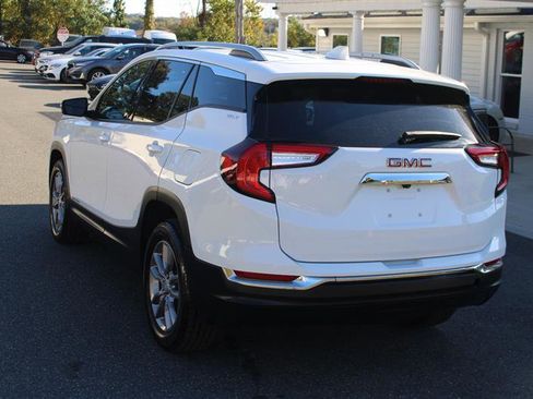 Used 2024 GMC Terrain SLT image 5