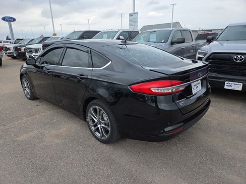 Used 2017 Ford Fusion SE w/ Equipment Group 201A FWD image 3