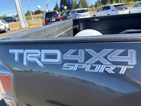 Used 2021 Toyota Tacoma TRD Sport image 4