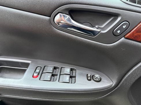Used 2011 Chevrolet Impala LTZ image 23