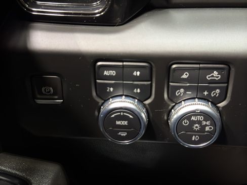 Used 2022 GMC Sierra 1500 AT4 w/ Sierra Safety Plus Package image 39