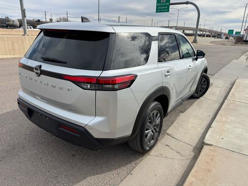 Used 2025 Nissan Pathfinder S image 5