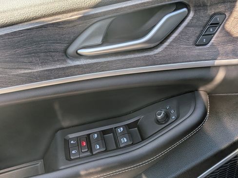 Used 2023 Jeep Grand Cherokee 4WD 4xe image 15