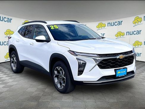 Used 2025 Chevrolet Trax LT w/ LT Convenience Package FWD image 1