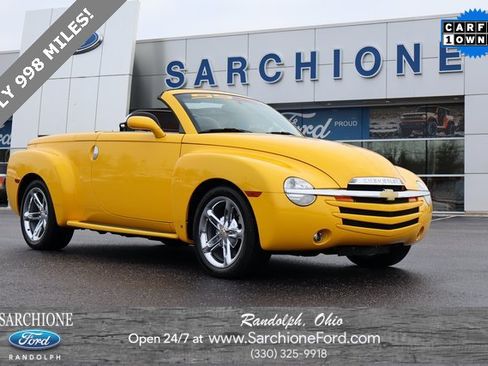 Used 2006 Chevrolet SSR w/ Preferred Equipment Group image 1