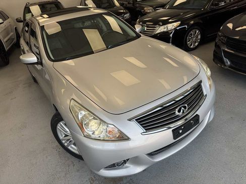 Used 2010 INFINITI G37 Journey w/ Premium Pkg image 8