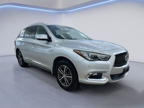 Used 2019 INFINITI QX60 Luxe w/ Essential Package FWD image 3