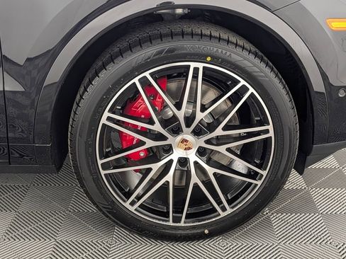 Certified 2025 Porsche Cayenne S image 14