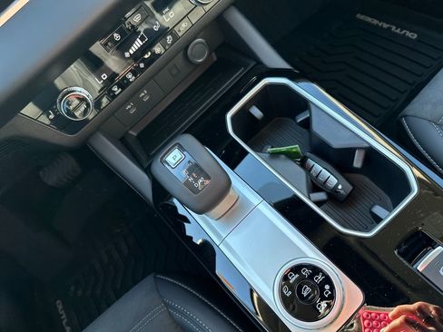 New 2026 Mitsubishi Outlander SE AWD/4WD image 18