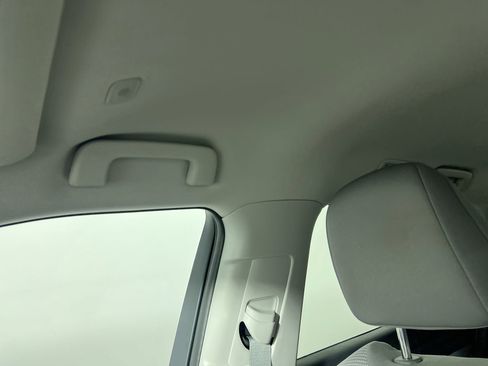 Used 2023 Toyota Highlander LE image 21