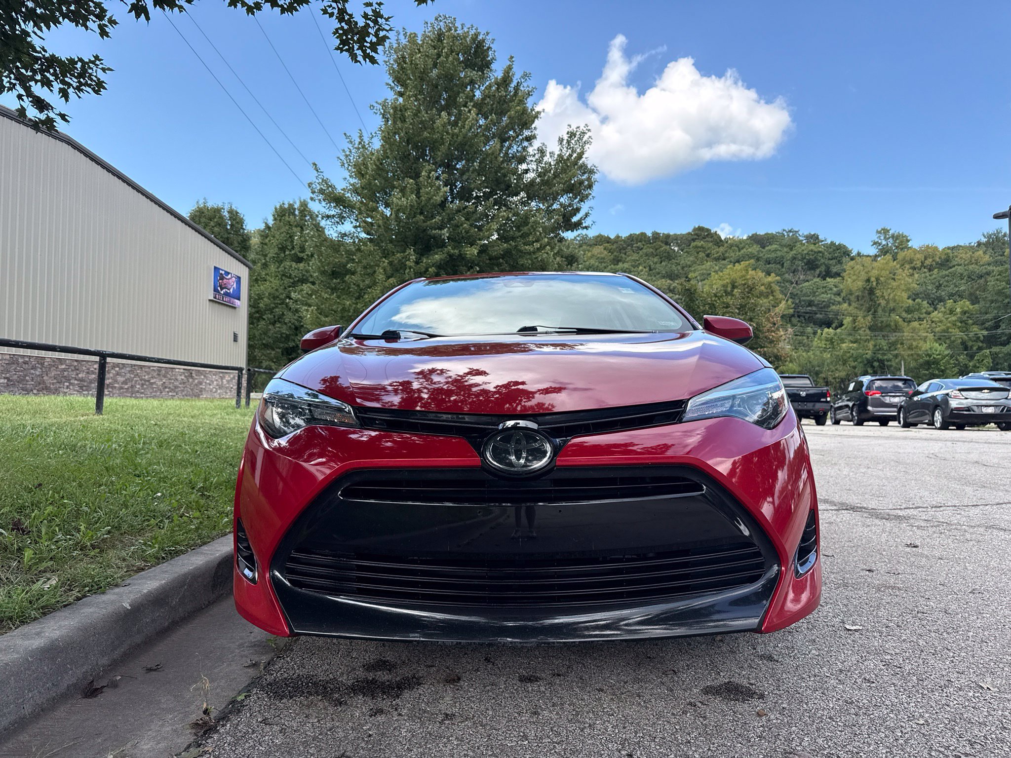 Used 2018 Toyota Corolla LE FWD image 2