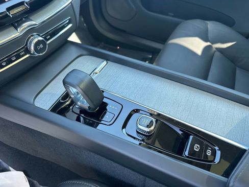 Certified 2025 Volvo XC60 B5 Plus image 22