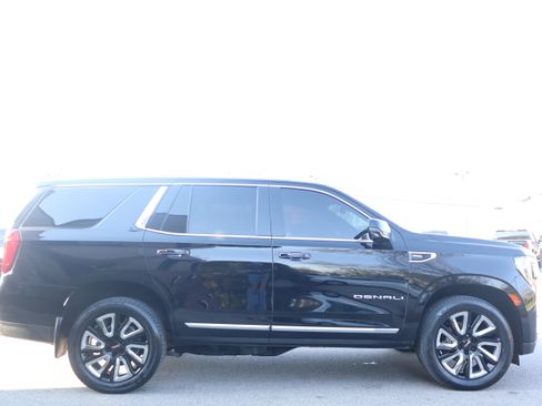 Used 2021 GMC Yukon Denali w/ Denali Premium Package image 6