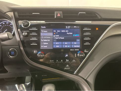 Used 2018 Toyota Camry SE image 30