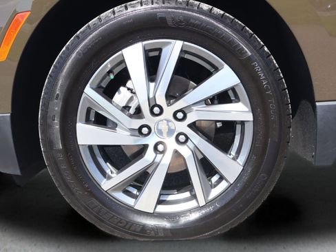 Used 2023 Chevrolet Equinox Premier FWD image 9