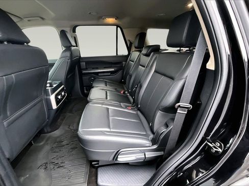 Used 2022 Ford Expedition XLT image 15