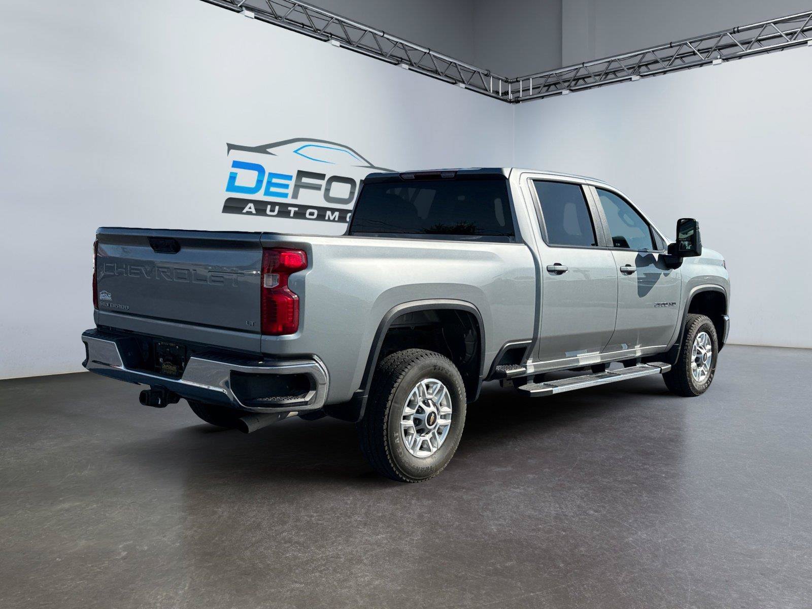 Used 2025 Chevrolet Silverado 2500 LT w/ Convenience Package AWD/4WD image 3