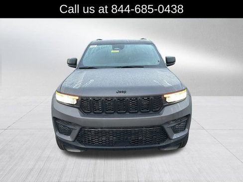 New 2025 Jeep Grand Cherokee Altitude image 2