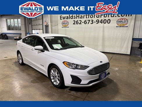 Used 2019 Ford Fusion SE image 1