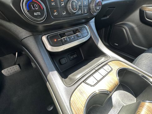 Used 2023 GMC Acadia SLE w/ Driver Convenience Package image 24